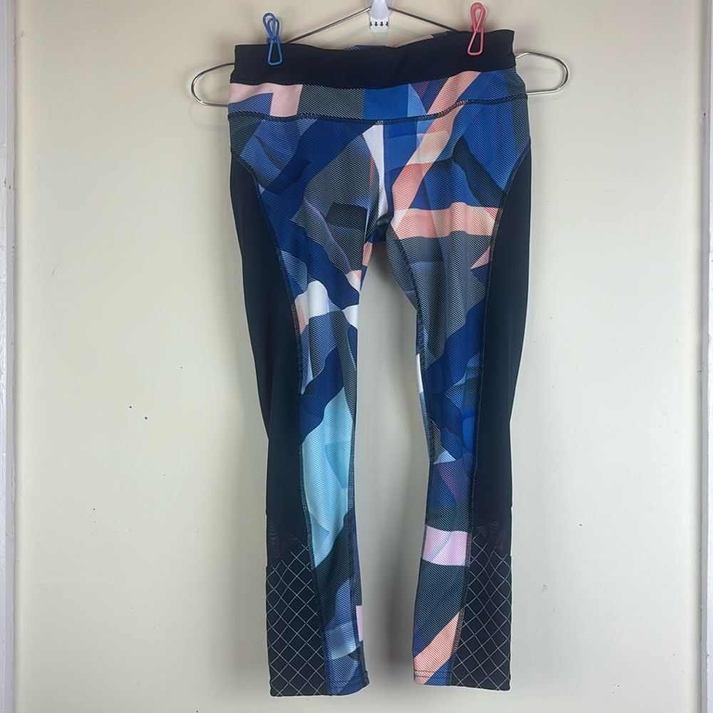 Athleta Electric Geo Sonar Capri Geometric Leggings Crop Yoga Pants Size XS